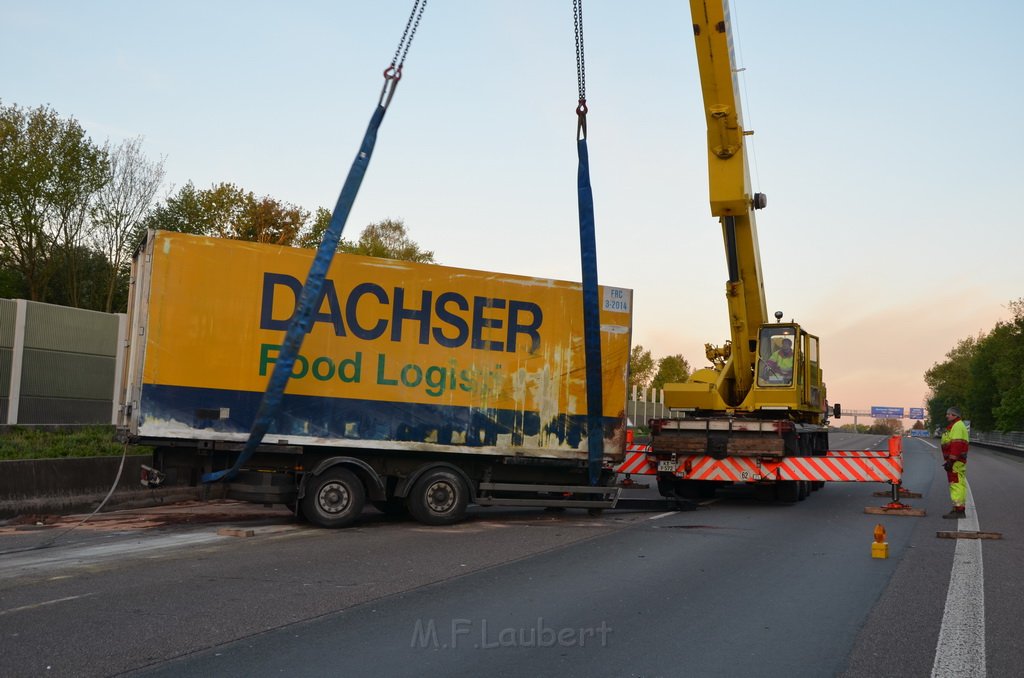 VU LKW umgestuerzt A 3 Rich Oberhausen Hoehe AS Koeln Koenigsforst P039.JPG - Miklos Laubert